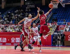 一场备受期待的篮球赛事掀起了热烈的讨论(一场备受期待的篮球赛事掀起了热烈的讨论英语)